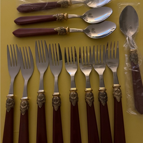 Hampton Silversmiths Stainless ‘Stella’ Maroon/Gold Trim Silverware Flatware - Picture 2 of 6